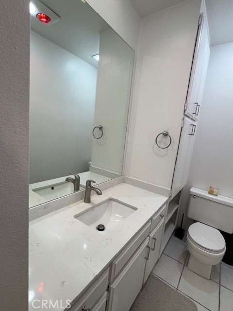 71942 Eleanora Lane Rancho Mirage, CA 92270 - Photo 13 of 31 a bathroom with a sink toilet and a mirror