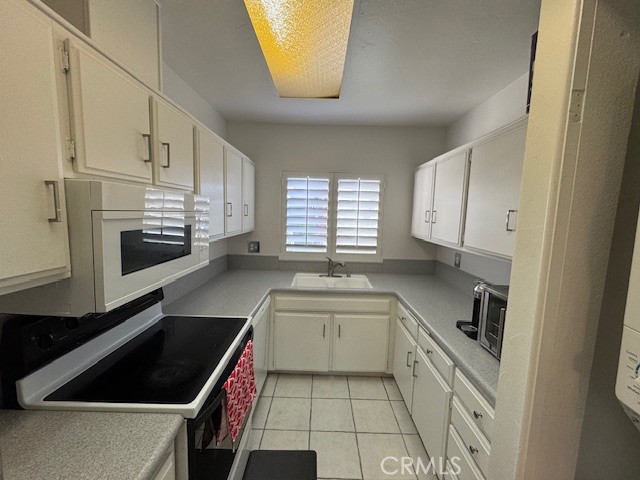 71942 Eleanora Lane Rancho Mirage, CA 92270 - Photo 6 of 31 a kitchen with a sink a stove and cabinets