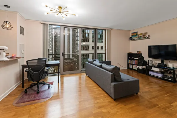 $2,895 | 420 East Waterside Drive, Unit 904, Chicago, IL 60601