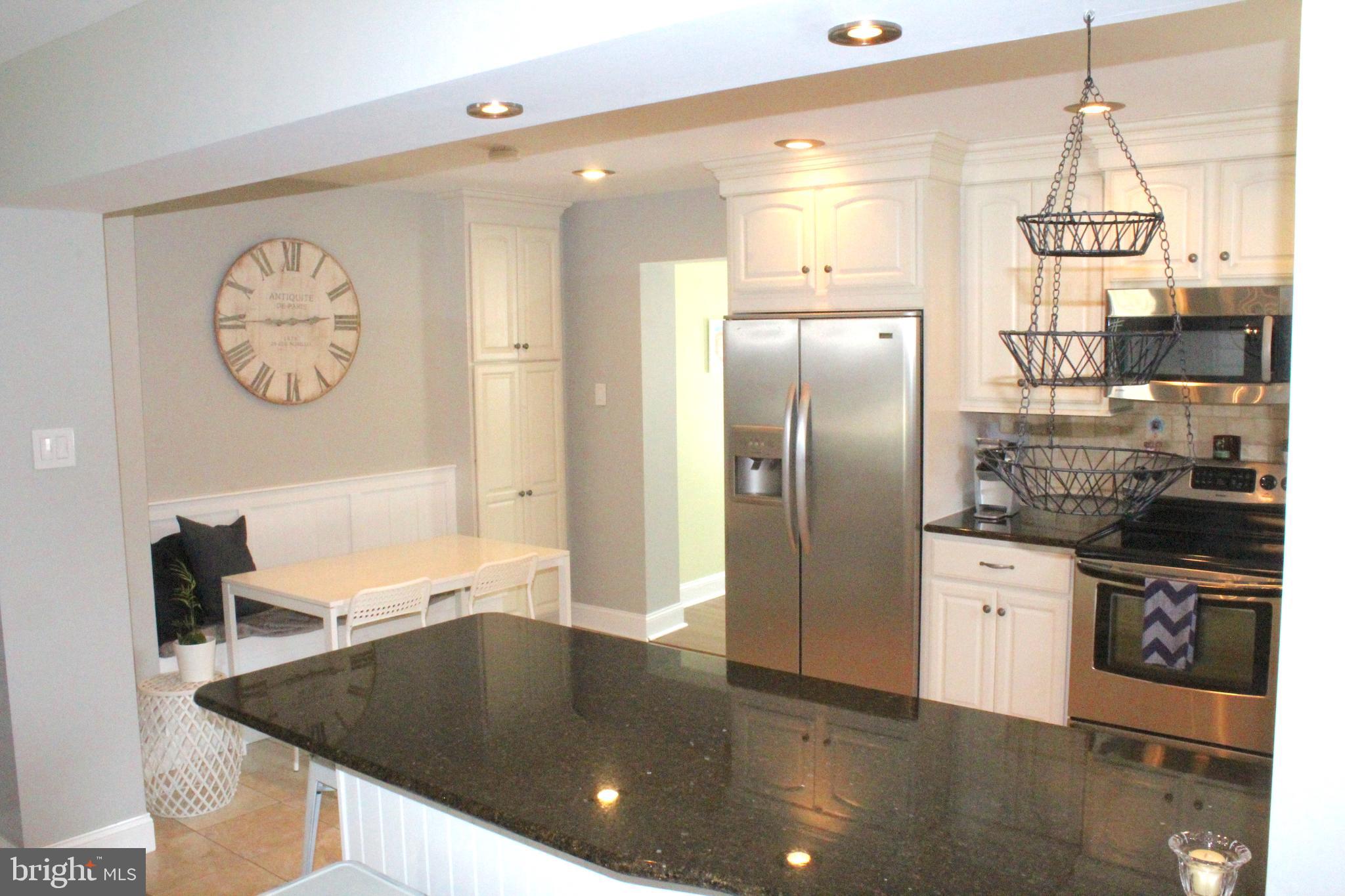 313 Madison Road Springfield, PA 19064 - Photo 13 of 32 Built in bench seat in Kitchen