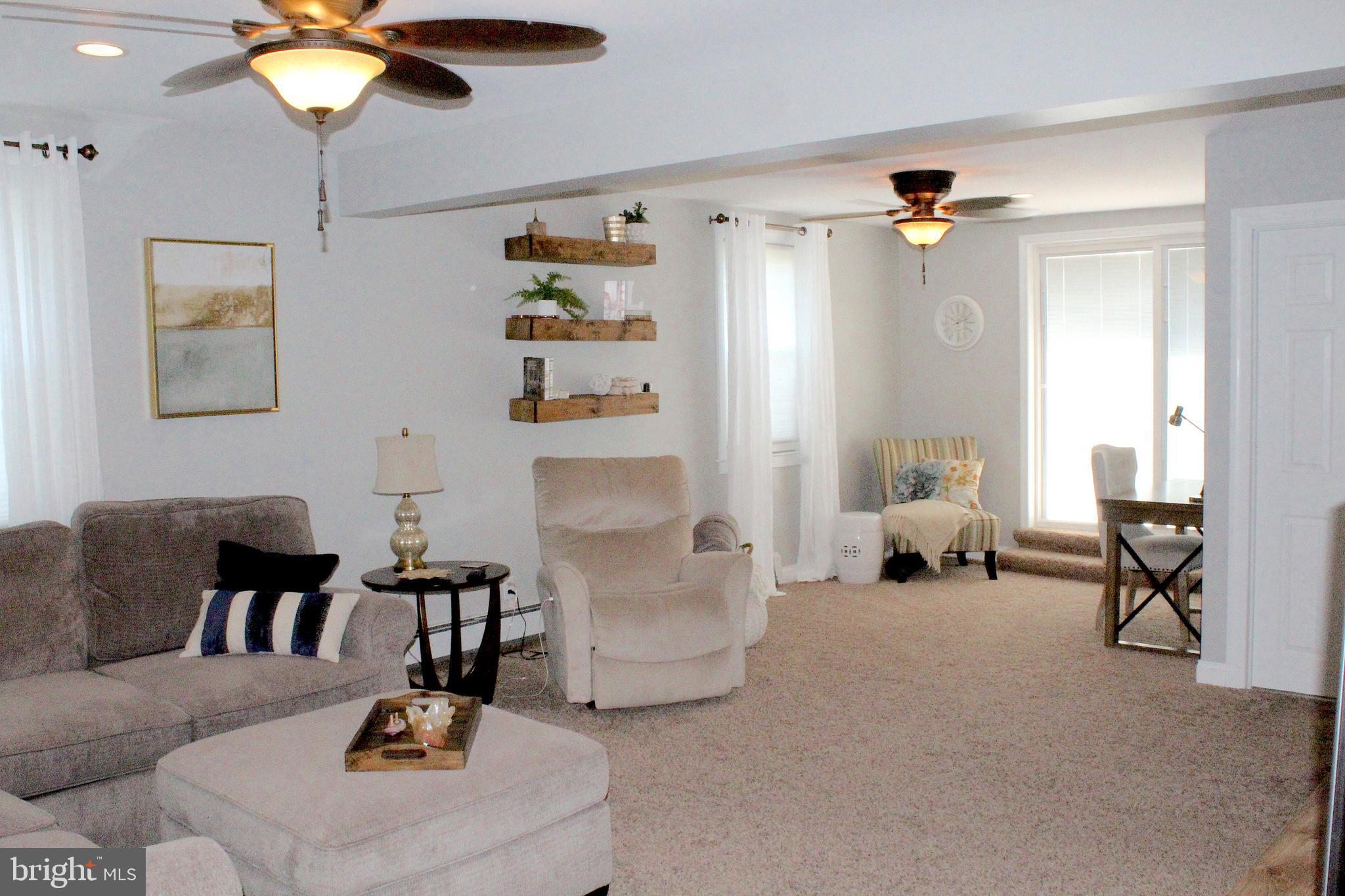 313 Madison Road Springfield, PA 19064 - Photo 6 of 32 Living Room