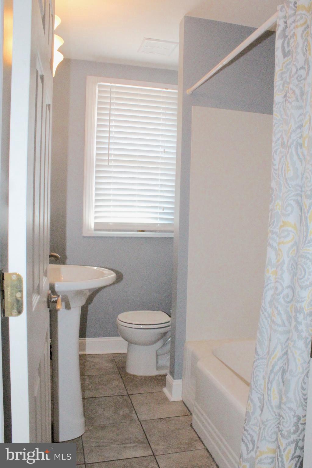 313 Madison Road Springfield, PA 19064 - Photo 9 of 32 Full bathroom on 1st floor