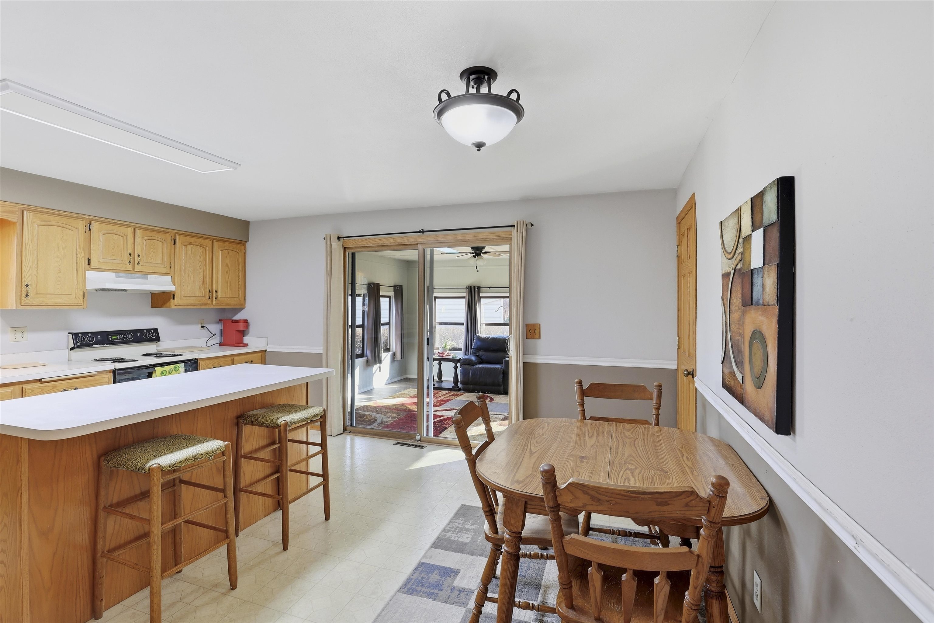 907 East Florida Avenue Appleton, WI 54911 - Photo 9 of 32