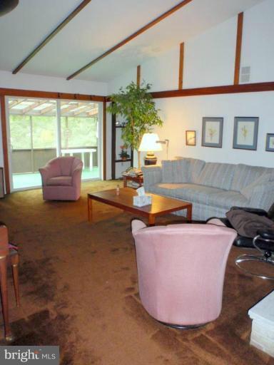 8600 Briarcroft Lane Laurel, MD 20708 - Photo 4 of 25 Living Room