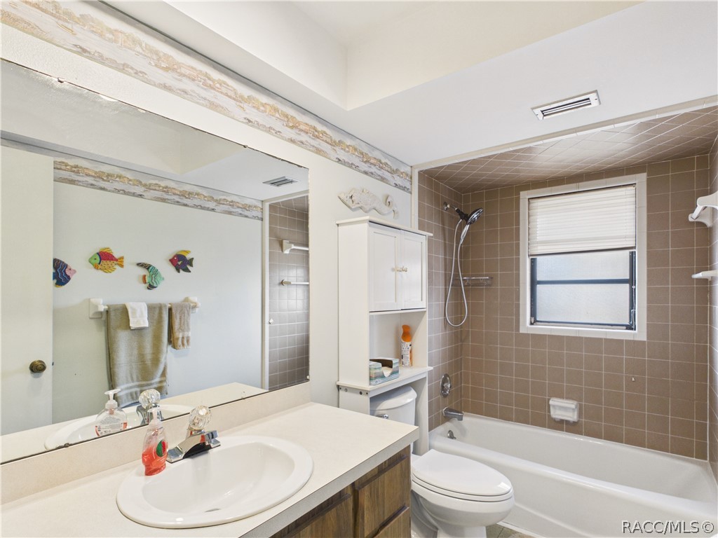 5 Pinewood Green Homosassa, FL 34446 - Photo 31 of 44 GUEST BATHROOM