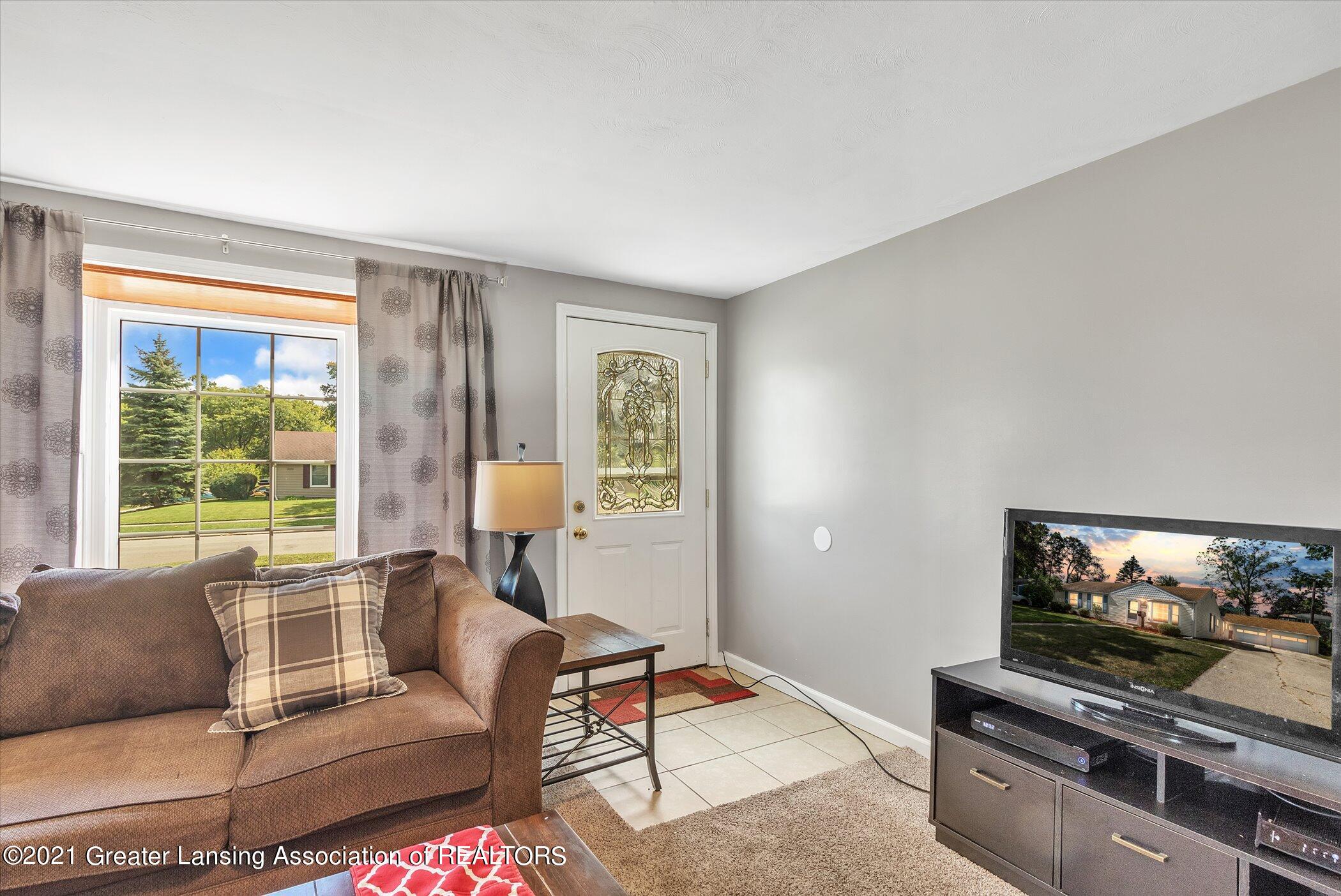 1021 Westfield Road Lansing, MI 48917 - Photo 9 of 42 09-1021-Westfield-Rd-WindowStill-Real-Es