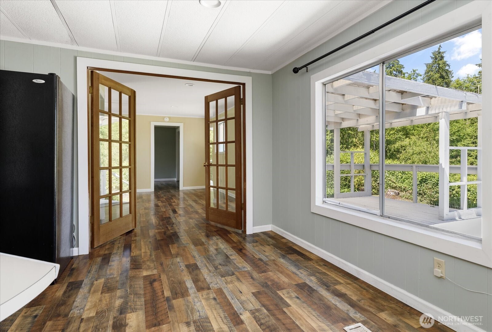 6124 Cultus Bay Road Clinton, WA 98236 - Photo 11 of 38 Gallery Image 11