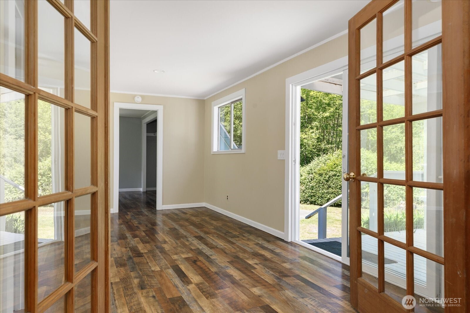 6124 Cultus Bay Road Clinton, WA 98236 - Photo 12 of 38 Gallery Image 12