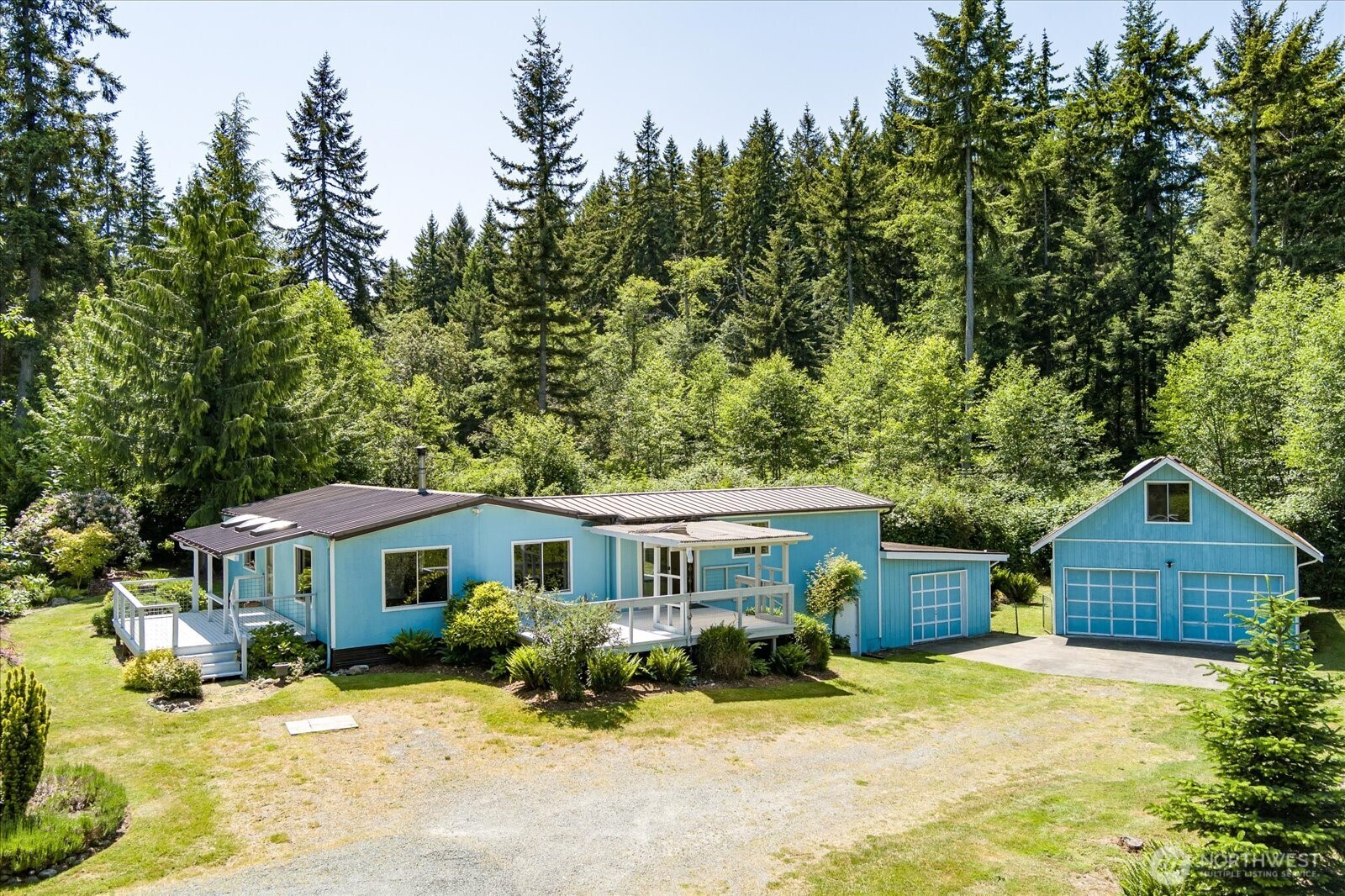 6124 Cultus Bay Road Clinton, WA 98236 - Photo 2 of 38 Gallery Image 2
