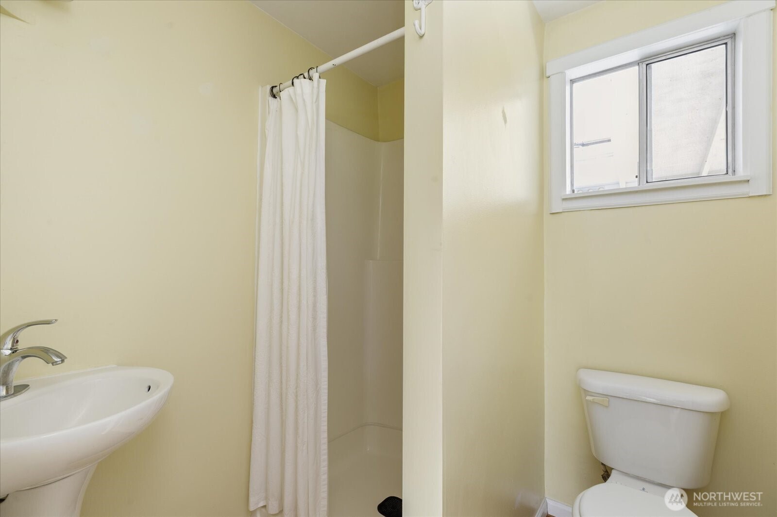 6124 Cultus Bay Road Clinton, WA 98236 - Photo 30 of 38 Gallery Image 30