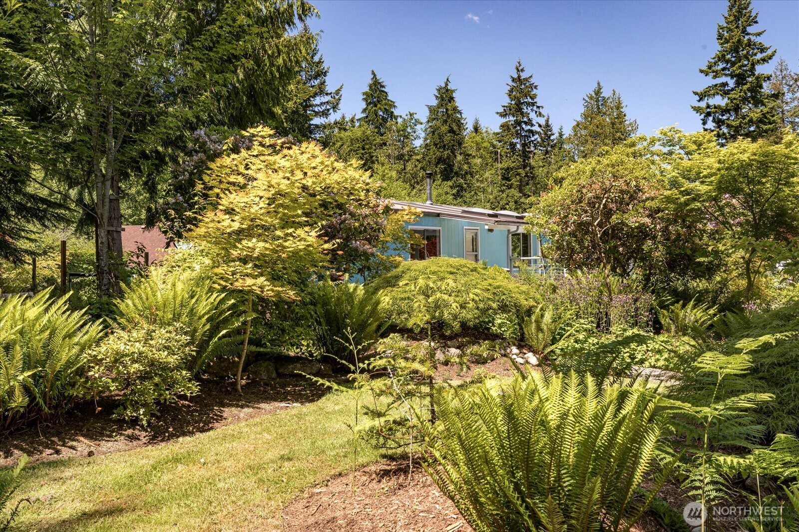 6124 Cultus Bay Road Clinton, WA 98236 - Photo 6 of 38 Gallery Image 6