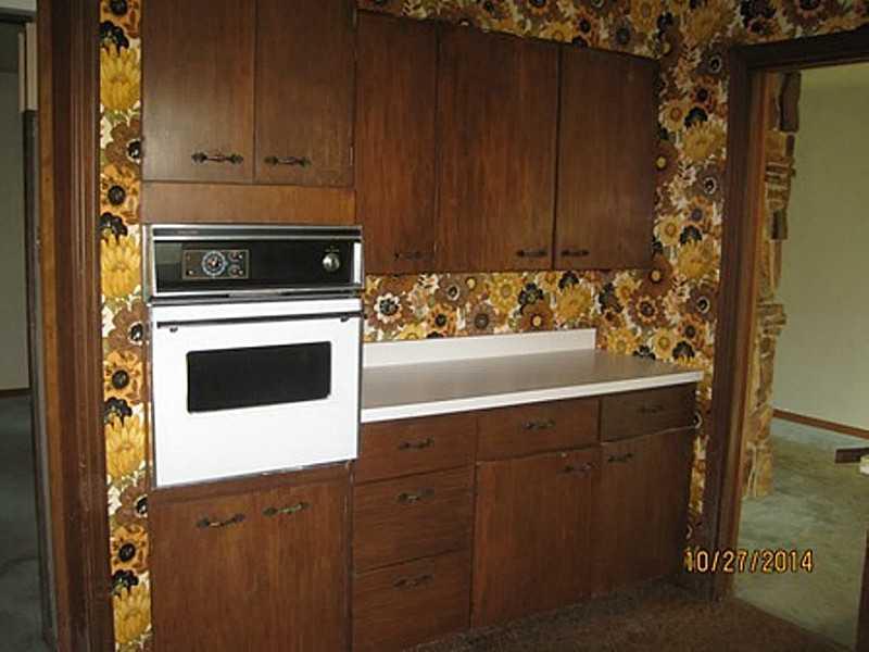 1084 Redstone Road Washington, PA 15301 - Photo 5 of 10 Kitchen.