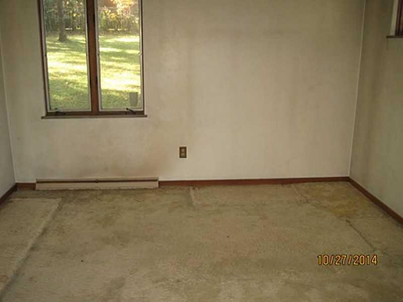 1084 Redstone Road Washington, PA 15301 - Photo 8 of 10 Bedroom.
