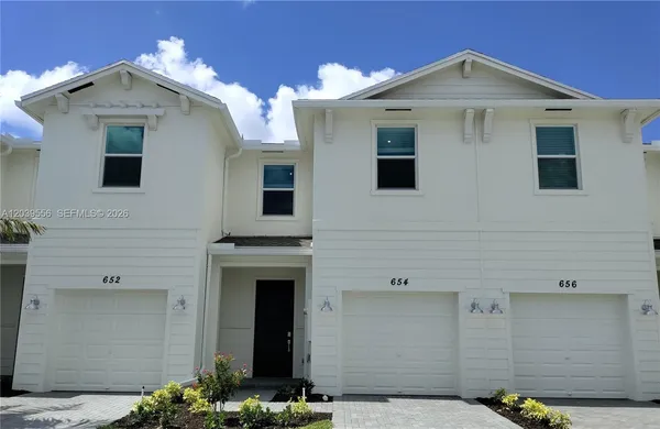 $2,350 | 654 Southeast Lake Falls St Port Street, Unit 654, Port St. Lucie, FL 34984