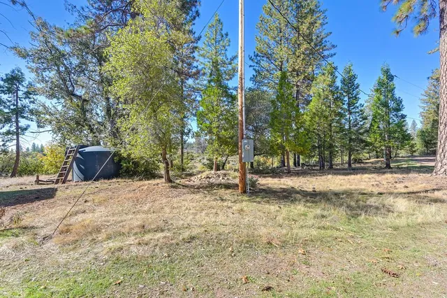 a view of a golf course