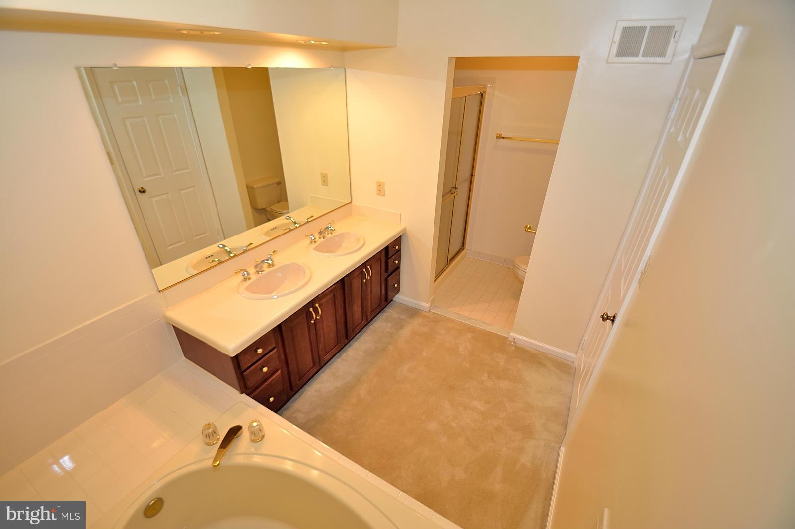 3806 Inverness Road Fairfax, VA 22033 - Photo 13 of 19 Bath