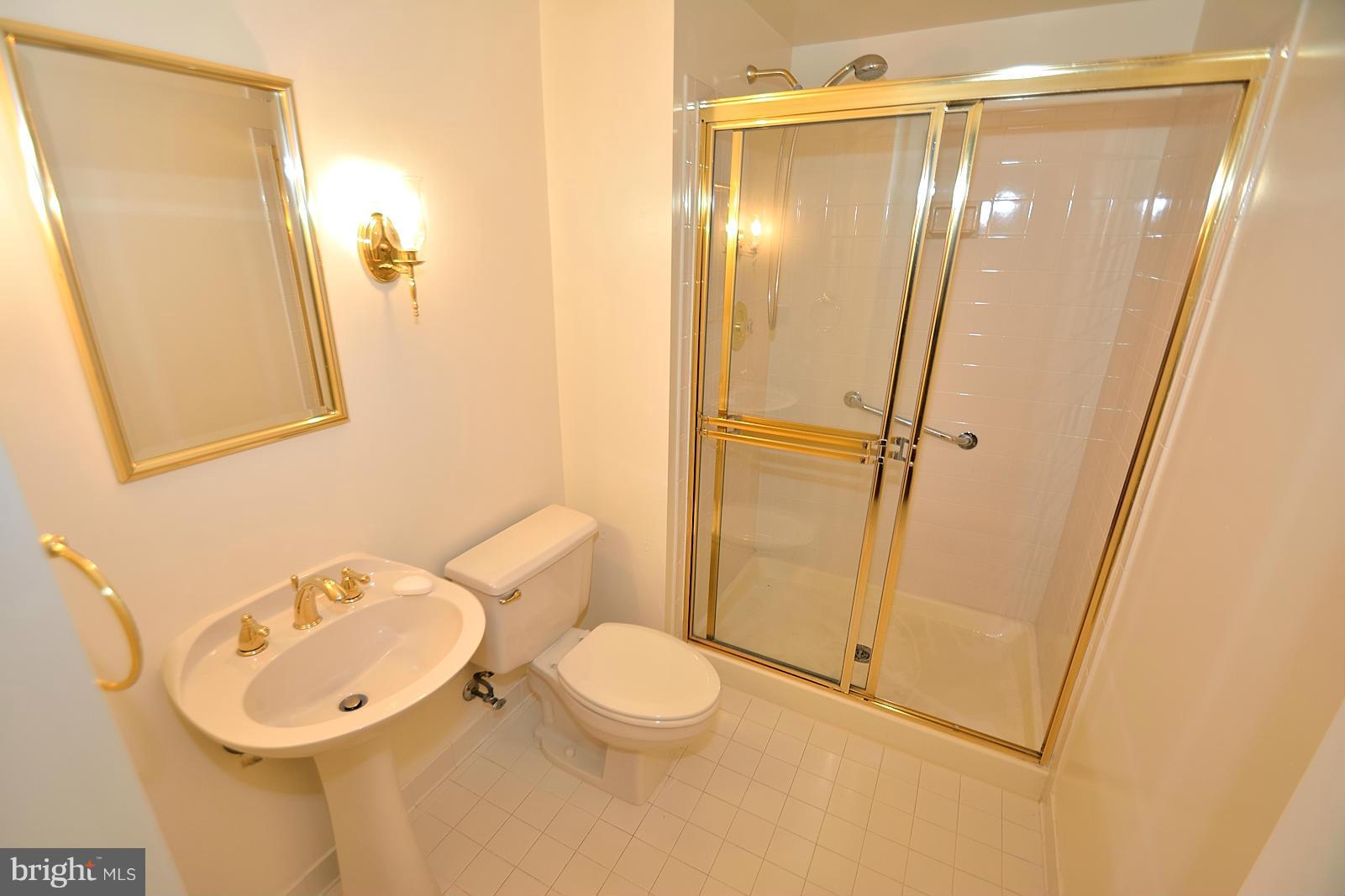 3806 Inverness Road Fairfax, VA 22033 - Photo 17 of 19 Bath