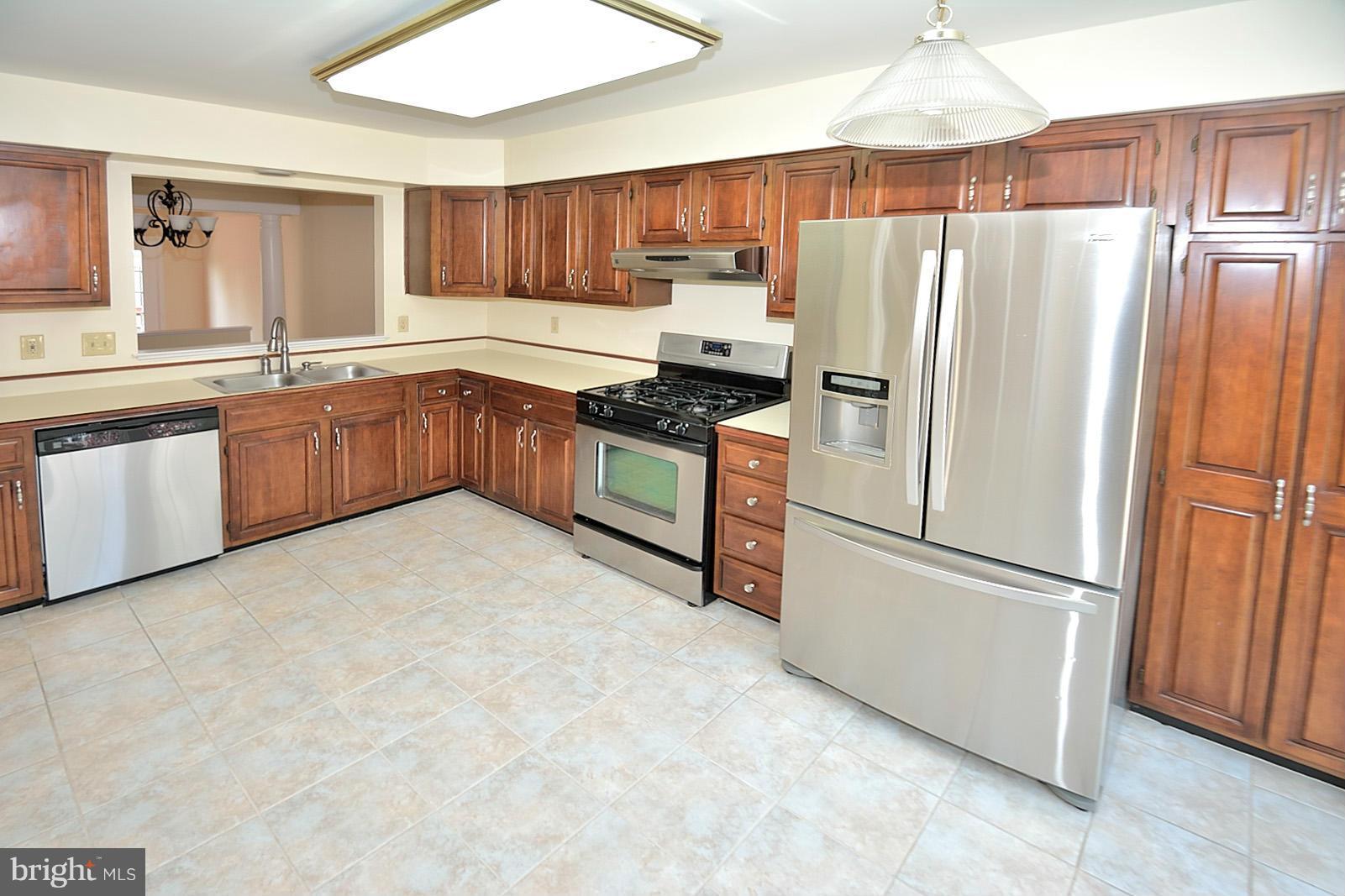 3806 Inverness Road Fairfax, VA 22033 - Photo 5 of 19 Kitchen