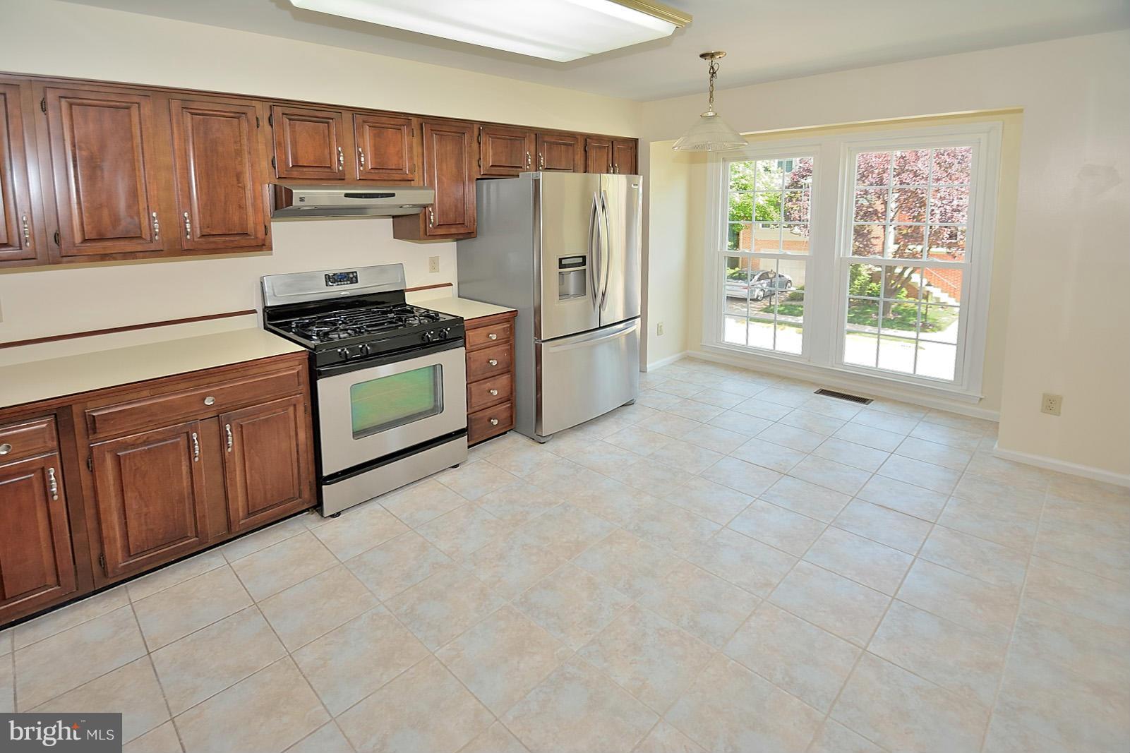 3806 Inverness Road Fairfax, VA 22033 - Photo 8 of 19 Kitchen