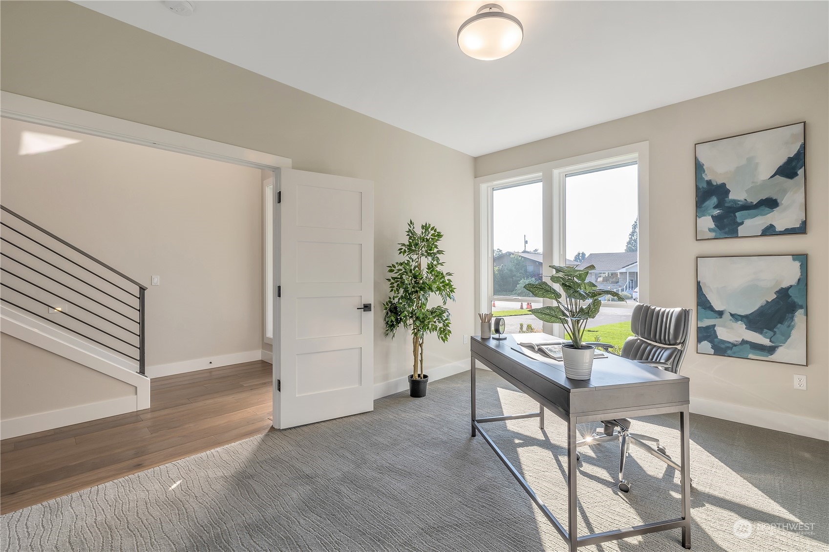 421 Rockefeller Avenue Everett, WA 98201 - Photo 16 of 35 a living room with furniture and a potted plant