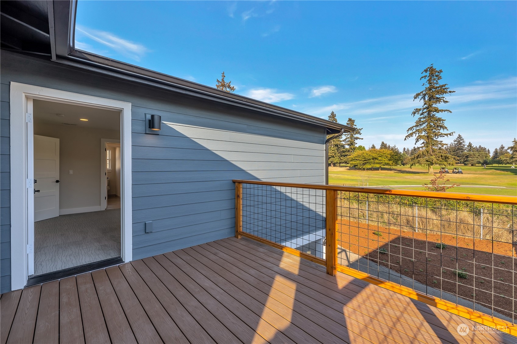 421 Rockefeller Avenue Everett, WA 98201 - Photo 25 of 35 a view of outdoor space and deck