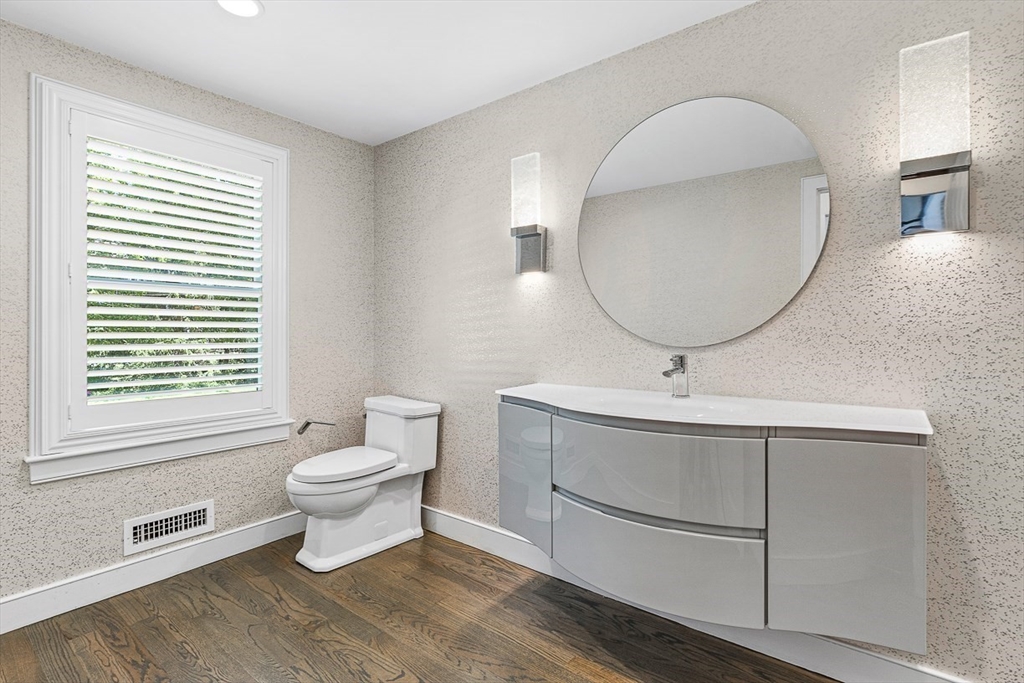 40 Chiltern Road Weston, MA 02493 - Photo 16 of 34