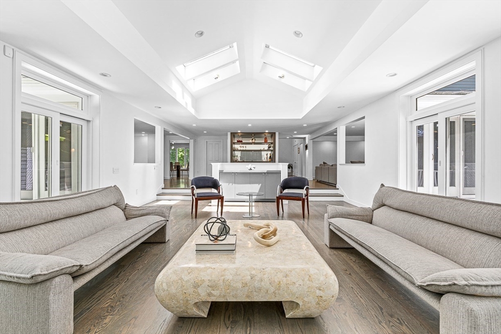 40 Chiltern Road Weston, MA 02493 - Photo 4 of 34