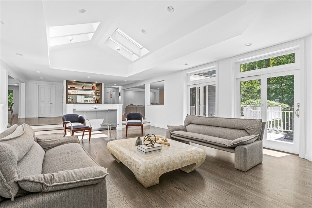 40 Chiltern Road Weston, MA 02493 - Photo 5 of 34