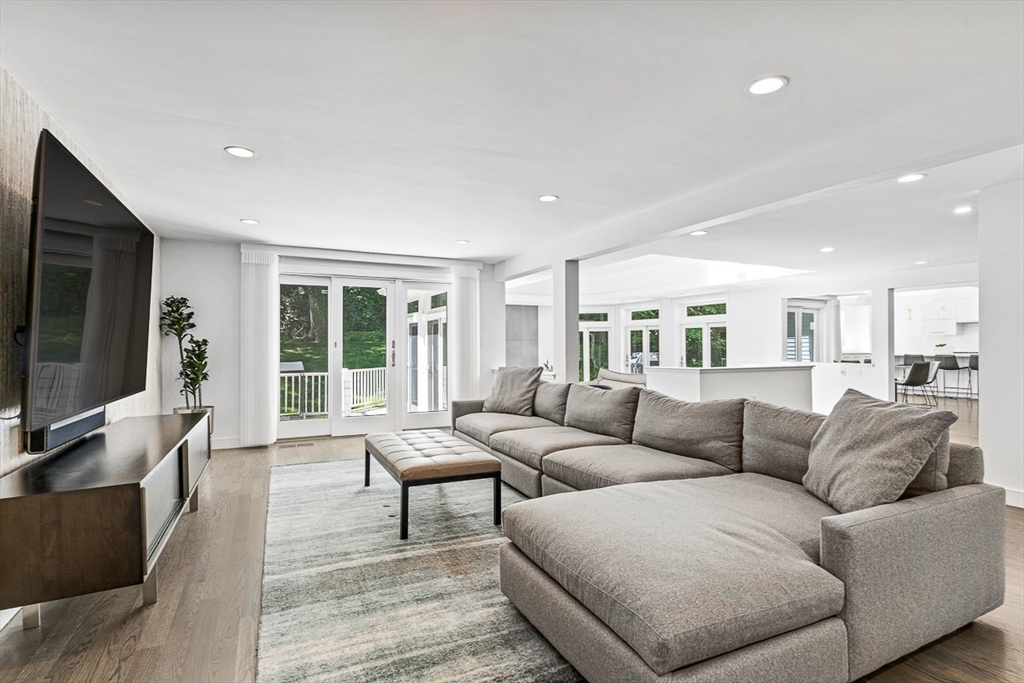 40 Chiltern Road Weston, MA 02493 - Photo 7 of 34