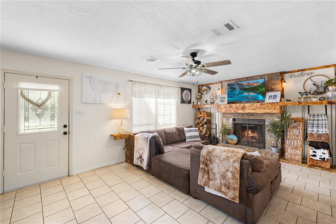 2098 Cedar Creek Road Hearne, TX 77859 - Photo 4 of 18 a living room with furniture and a fireplace