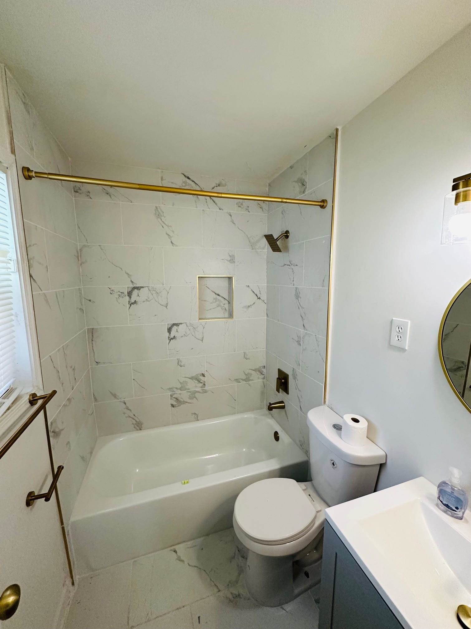 507 Tonto Road Memphis, TN 38109 - Photo 15 of 15 a bathroom with a sink a toilet and a bathtub