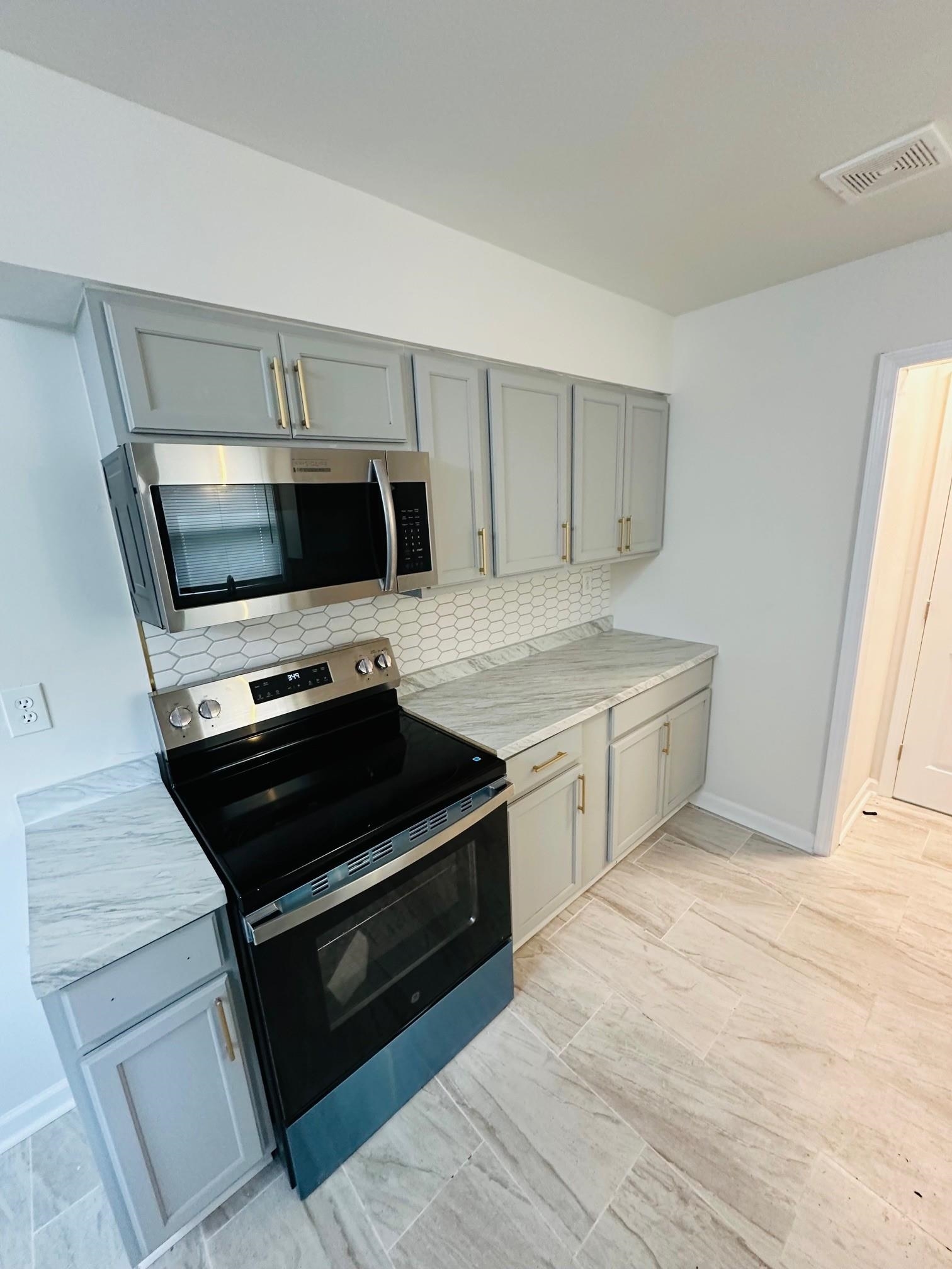 507 Tonto Road Memphis, TN 38109 - Photo 4 of 15 a kitchen with a stove and a microwave