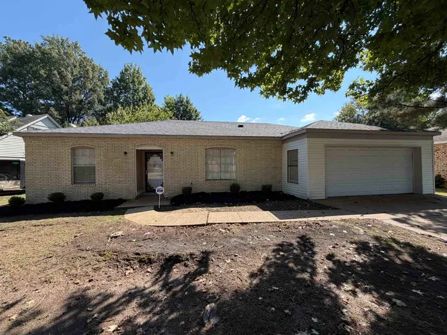 a view of house with yard