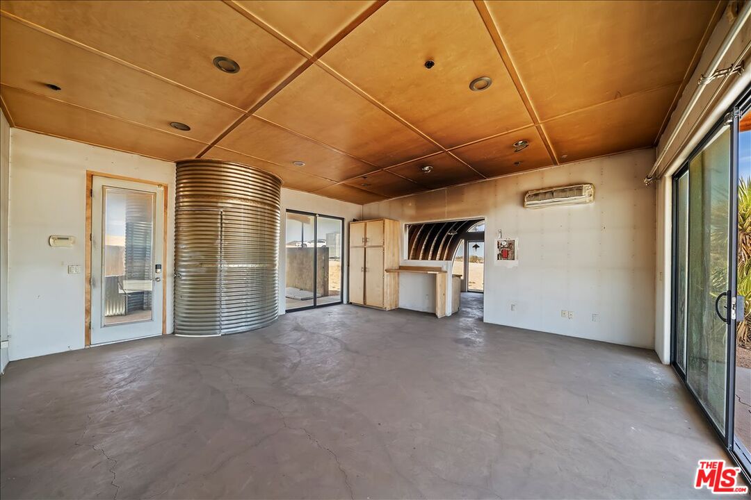 2373 Arizona Avenue Joshua Tree, CA 92252 - Photo 4 of 25