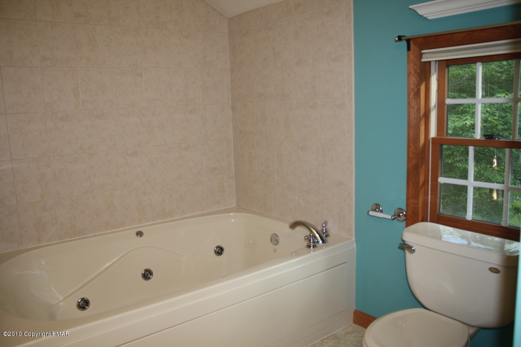 301 Glen Ridge Road Tobyhanna, PA 18466 - Photo 8 of 12 Master Bath