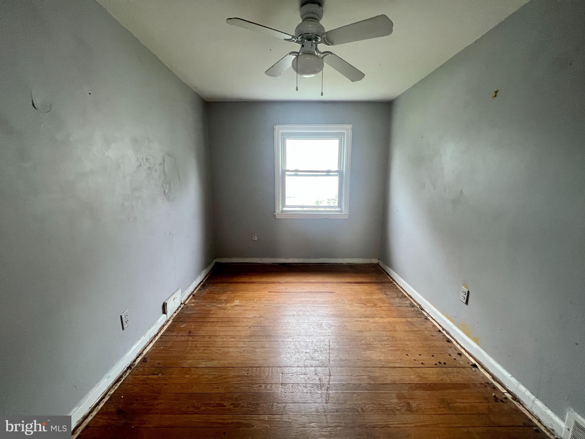 841 Maple Avenue Berwyn, PA 19312 - Photo 12 of 14 an empty room with a empty space and windows