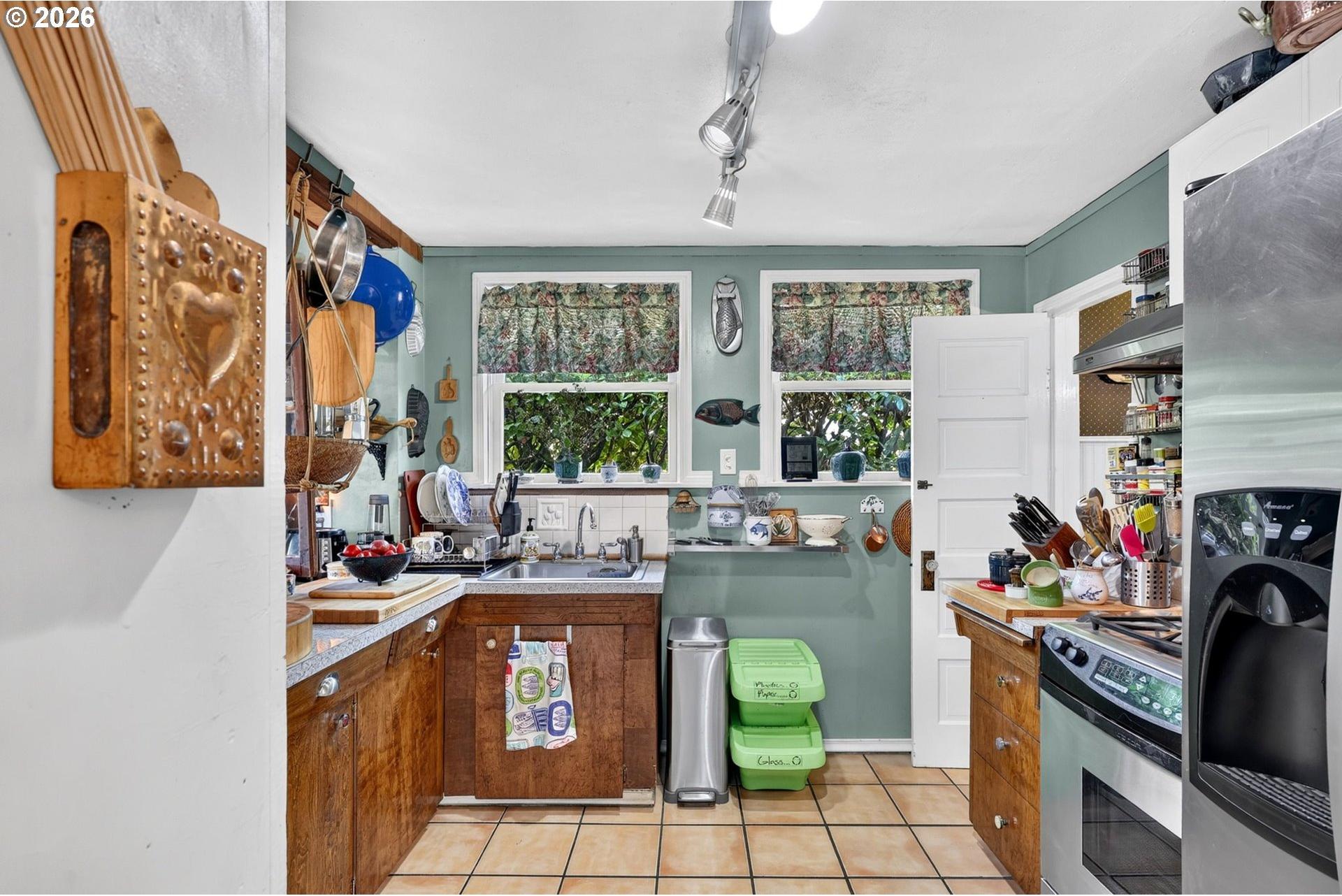 9225 Southwest Boones Ferry Road Portland, OR 97219 - Photo 15 of 48 Gallery Image 15