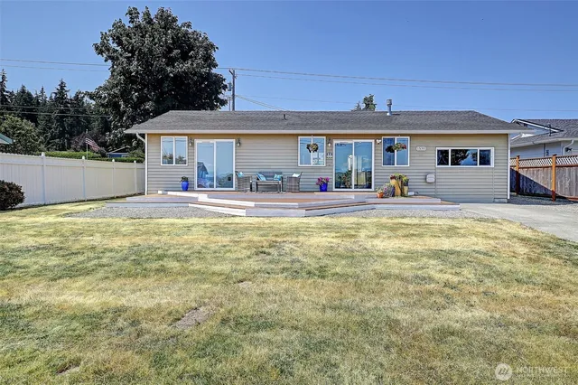 $3,195 | 1530 South Country Club Drive, Camano Island, WA 98282