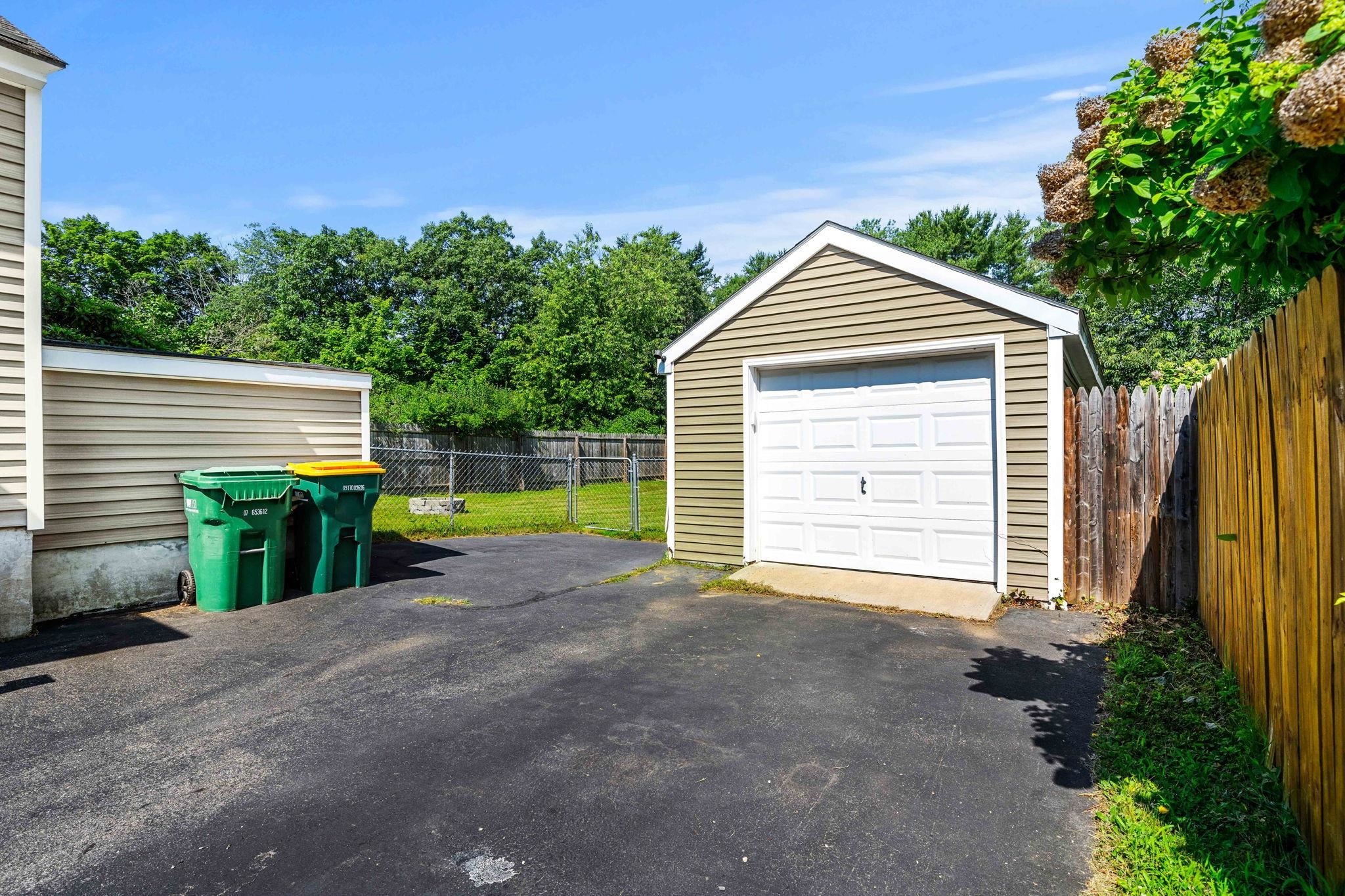 28 McDuffee Street Rochester, NH 03867 - Photo 3 of 25