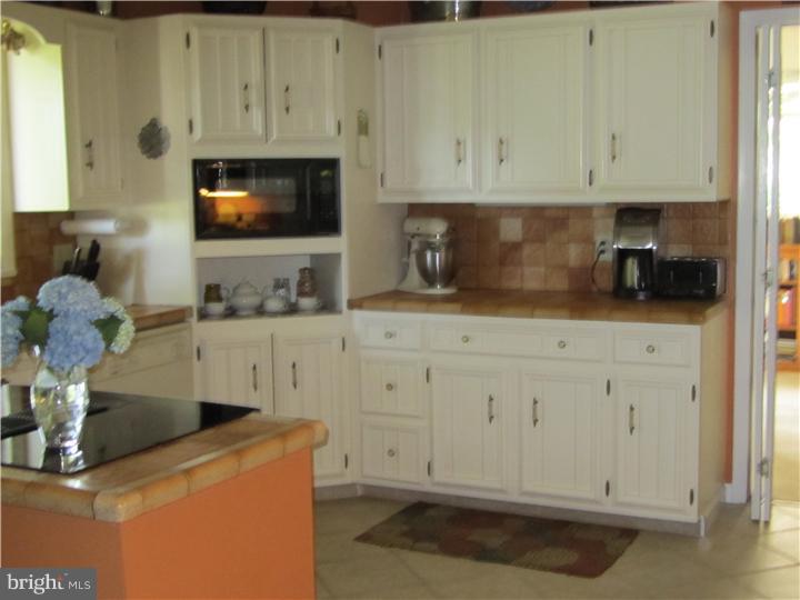 1496 Cedar Top Road Reading, PA 19607 - Photo 5 of 25 Kitchen