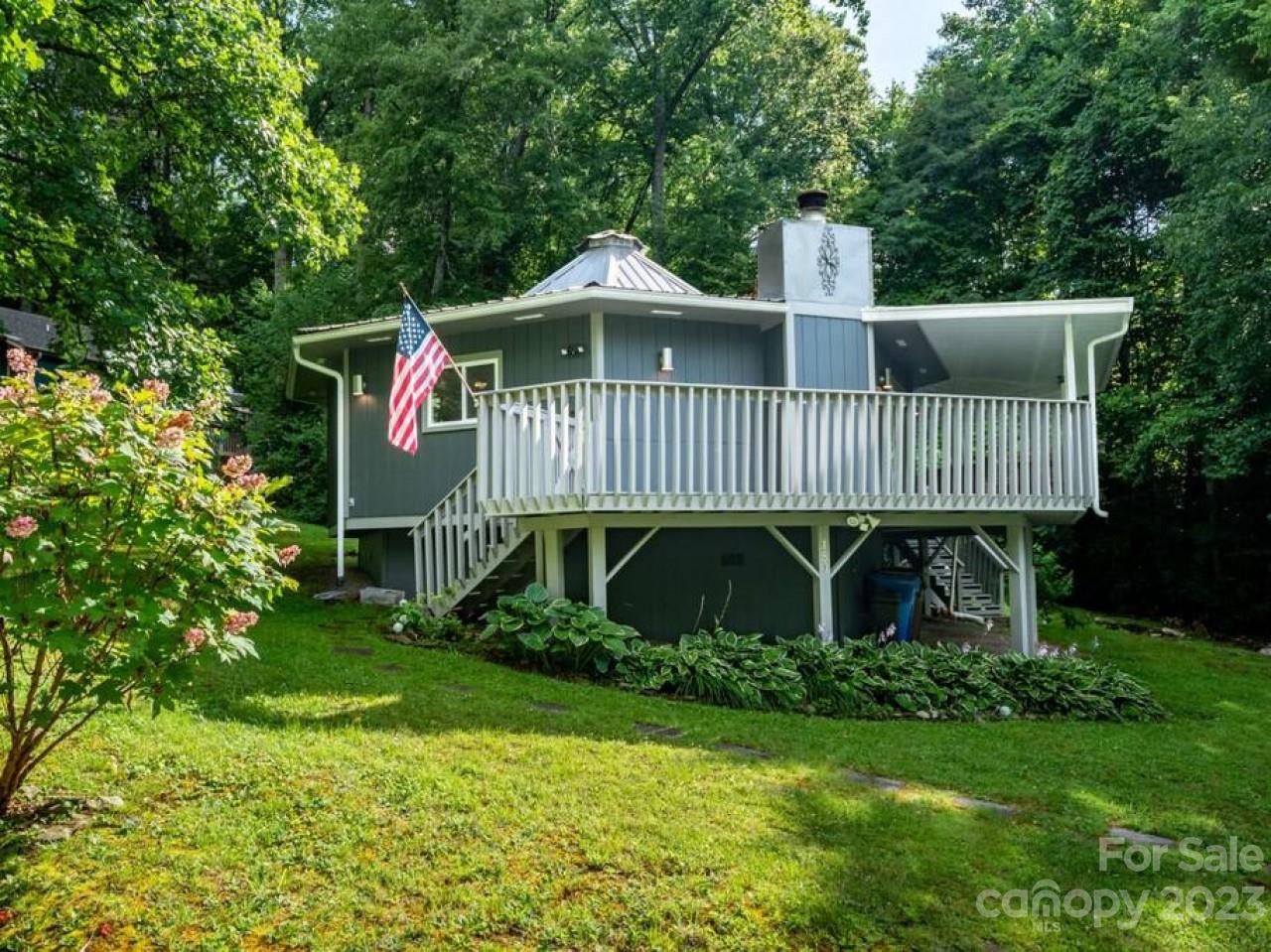 180 Hemlock Loop Maggie Valley, NC 28751 - Photo 2 of 28 a front view of a house with a garden