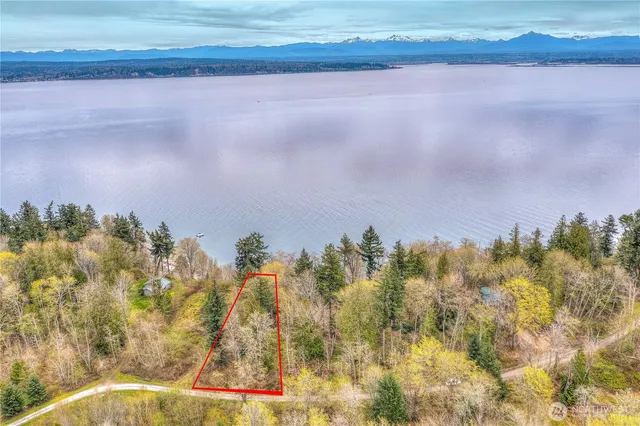 a picture of a bathroom with a bathtub