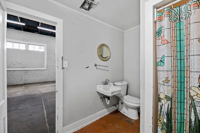 a bathroom with a toilet and a shower