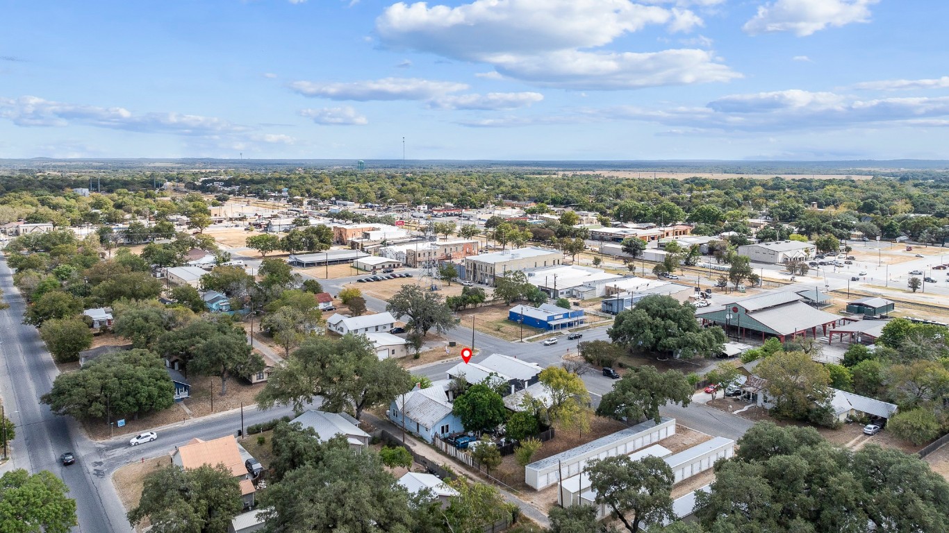 321 East Fannin Street Luling, TX 78648 - Photo 28 of 29 an aerial view of a houses with outdoor space