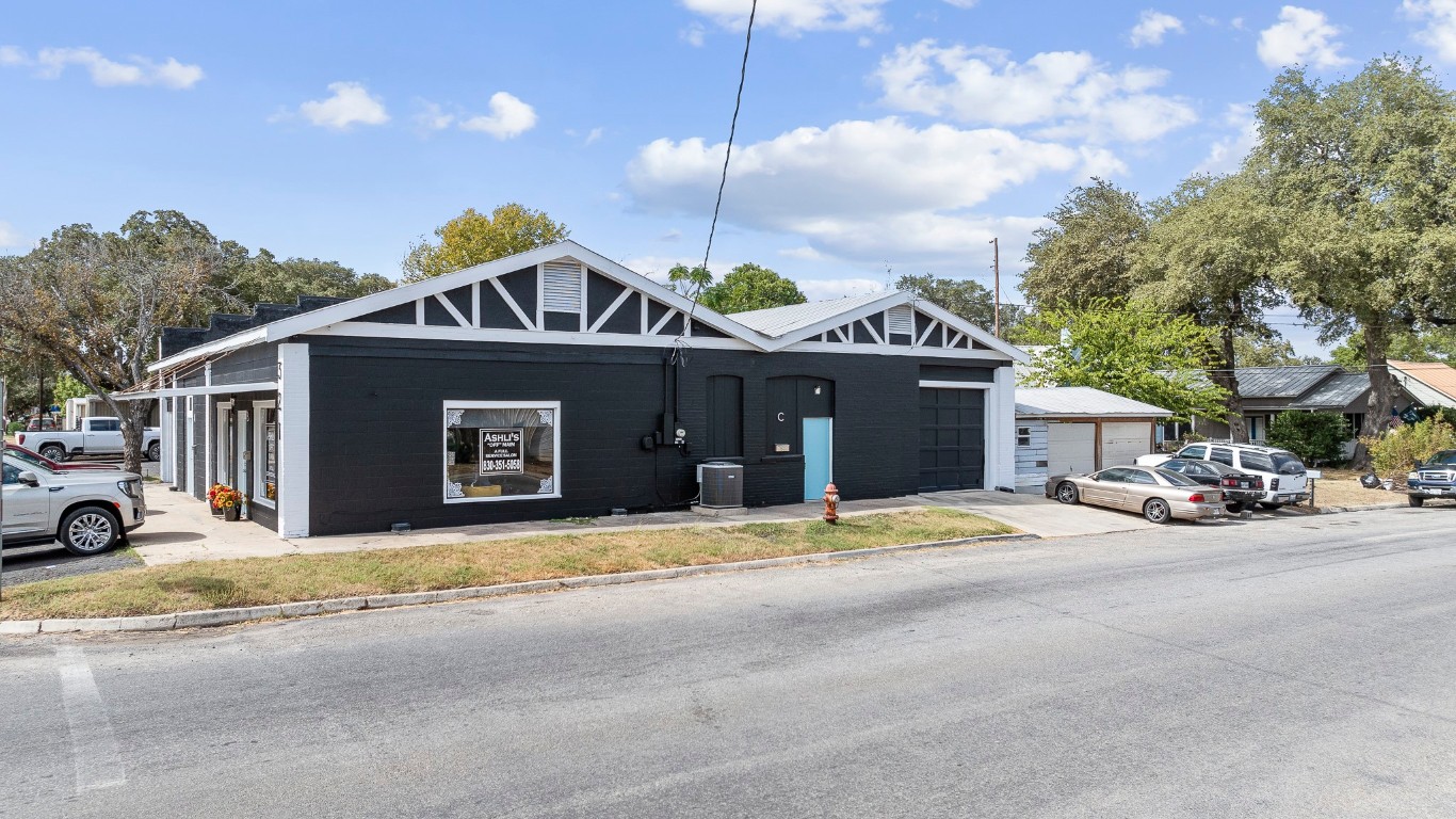 321 East Fannin Street Luling, TX 78648 - Photo 3 of 29 a view of a house with a outdoor space and sitting area