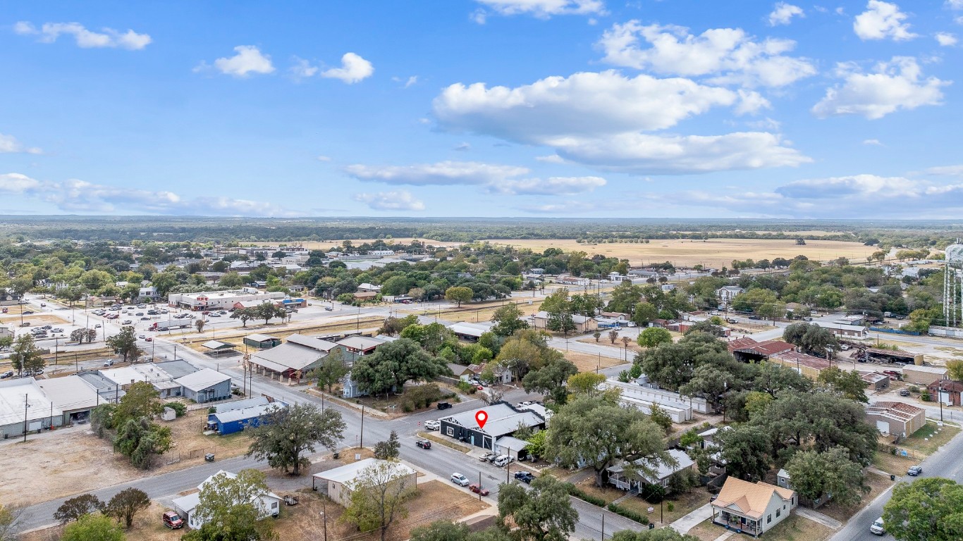 321 East Fannin Street Luling, TX 78648 - Photo 6 of 29 a view of a city