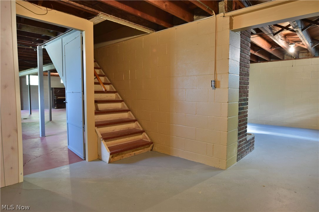 220 Warner Road Southeast Hubbard, OH 44425 - Photo 28 of 35 Gallery Image 28