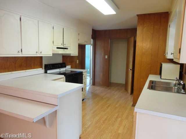7003 Turnpike Road High Point, NC 27263 - Photo 5 of 16 Kitchen.