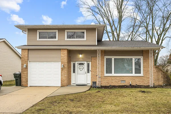 $559,000 | 1811 Azalea Lane, Mount Prospect, IL 60056