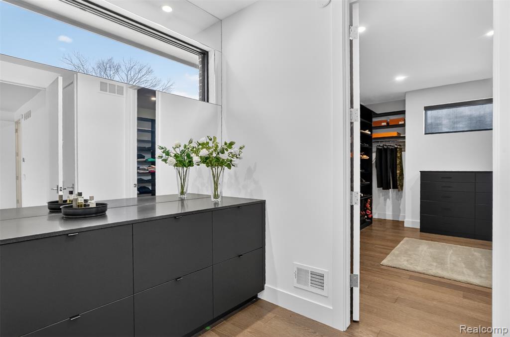 7004 Franklin Road Bloomfield Hills, MI 48301 - Photo 25 of 38 Gallery Image 25